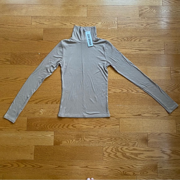 Joah Brown Classic Turtlneck - Picture 5 of 5